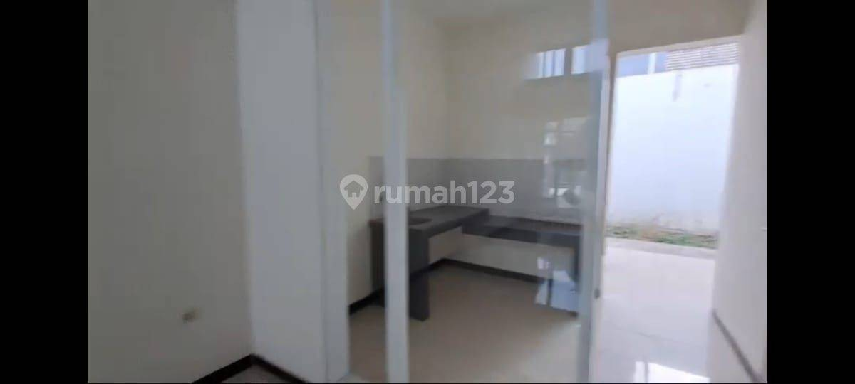 Modern House in Taman Kopo Indah 5