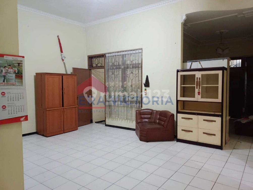 Large 5-Bedroom House Near Universities with Furnishings