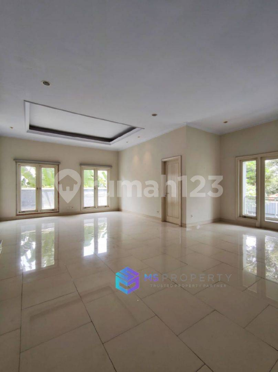 Luxury Villa with Pool in Cinere Area