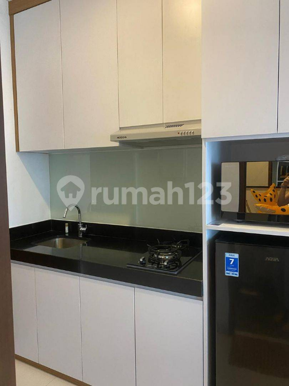 Modern Studio Apartment with City View in Kuningan