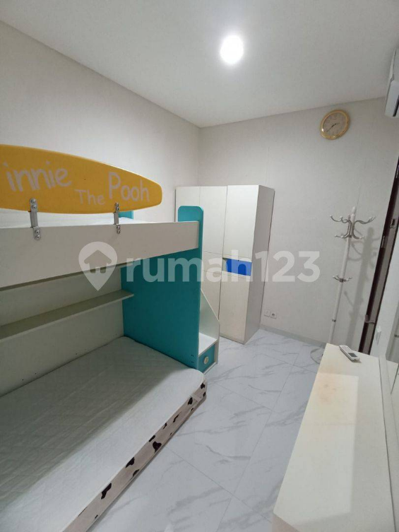 3-Story Furnished Townhouse with Pool Access