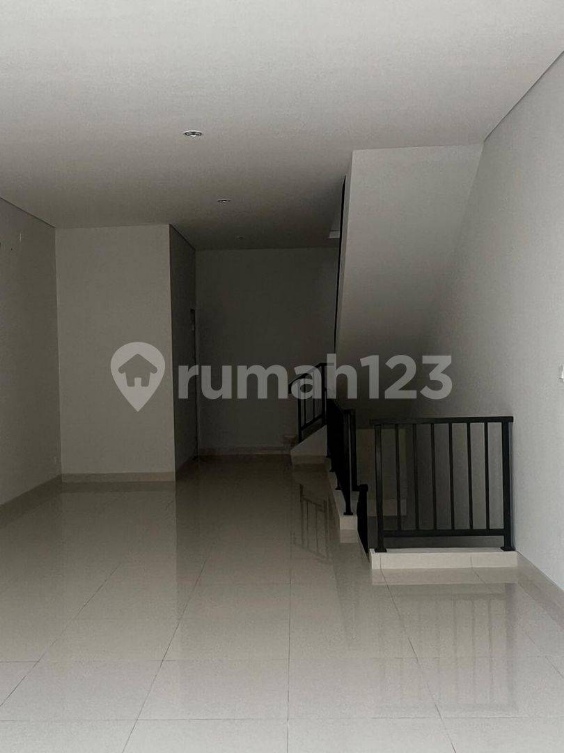 Modern 3-Floor Commercial Space in Strategic Location