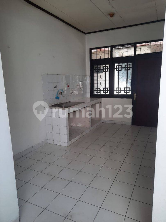 Comfortable 2-Bedroom House with Parking in Taman Cibaduyut