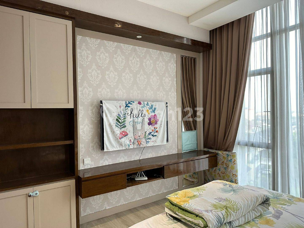 Luxurious Modern Apartment with Designer Interior