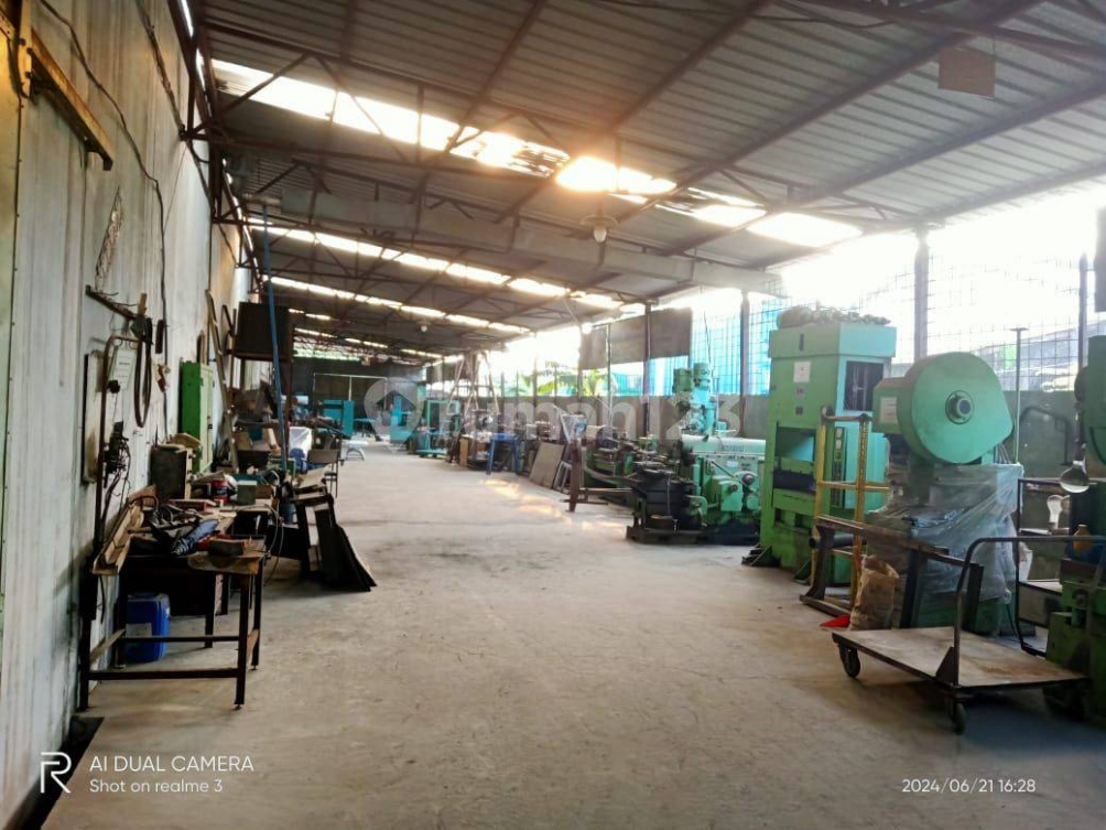Large Industrial Warehouse Near Toll Road Access