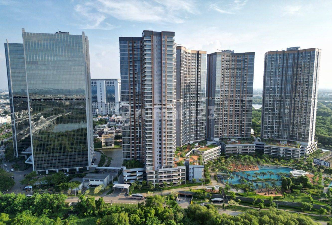 Furnished 1BR Apartment in Gold Coast PIK
