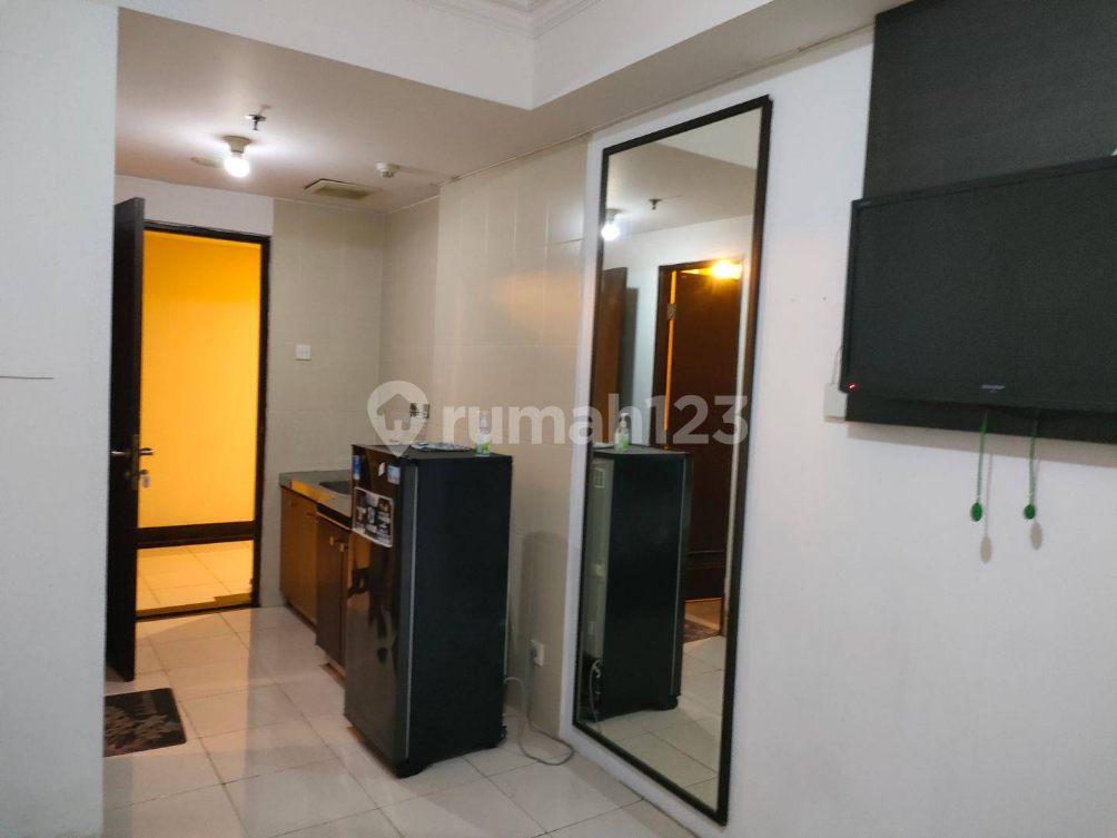 Modern Studio Apartment Near Cikokol Toll Exit
