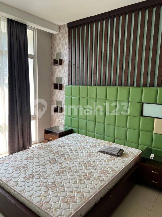 Luxurious 6-Bedroom Furnished House in The Kew