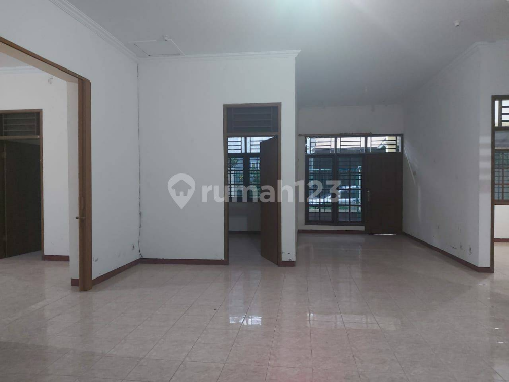 3 Bedroom House in Solo Baru