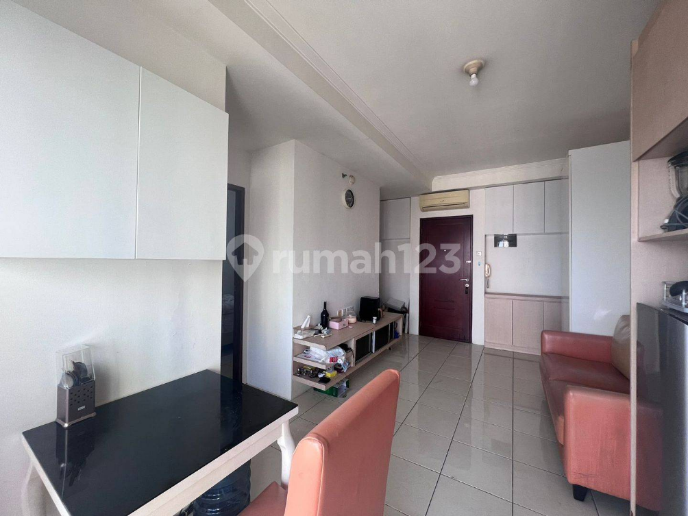 Furnished 2-Bedroom Apartment Near Mall and Universities