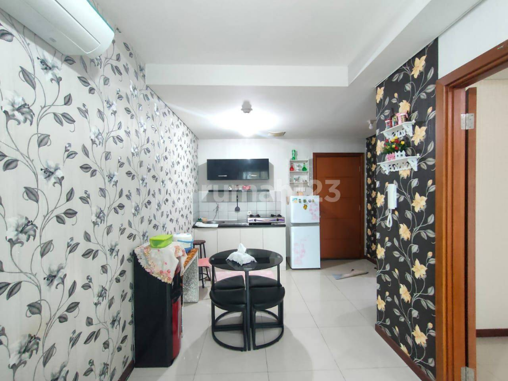 Modern Studio Apartment with Floral Design Interior