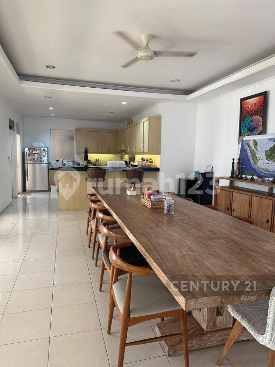 Spacious 4-Bedroom Villa with Pool and Garden