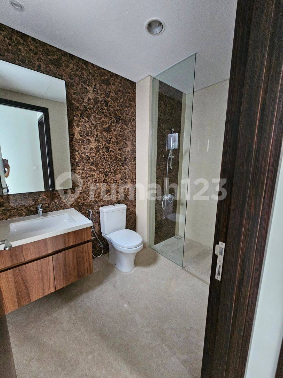 Modern 5-Bedroom House in Navapark Lakewood