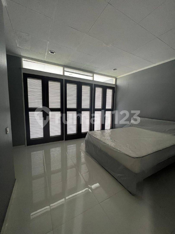 Spacious Two-Story House with Garden in Setrasari