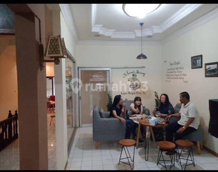 Spacious Property with 4 Bedrooms and 5 Bathrooms