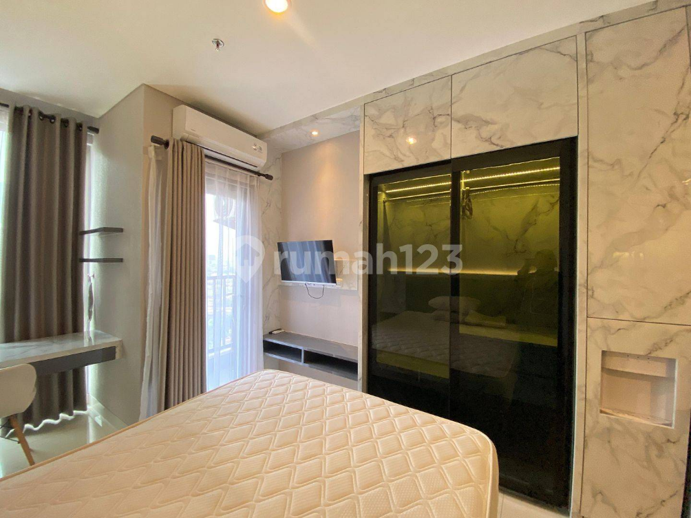 Modern 1BR Furnished Newton Apartment with Designer Interior