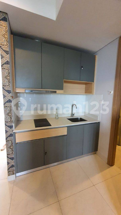 Luxury 1-Bed Apartment with Pool View