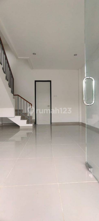Modern Commercial Space with Three Bedrooms in Bekasi