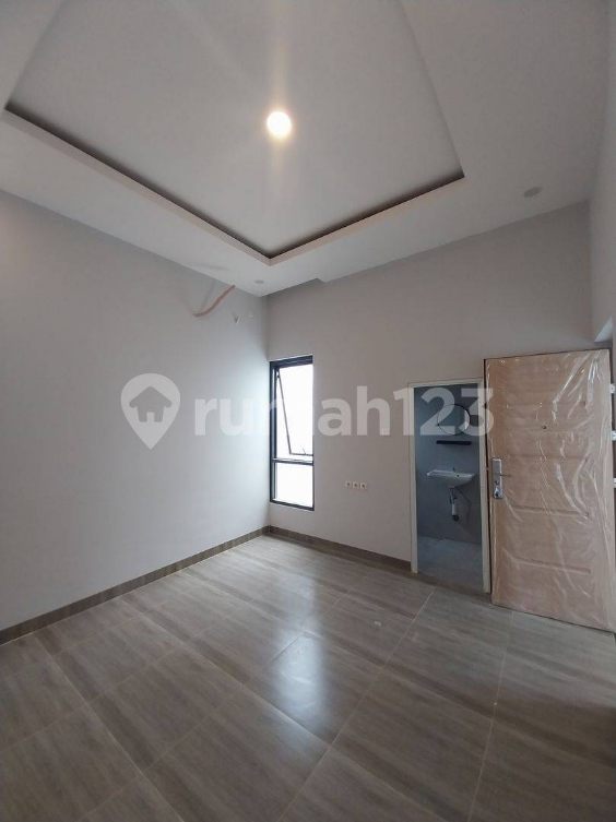 New House in Complex with High Ceilings