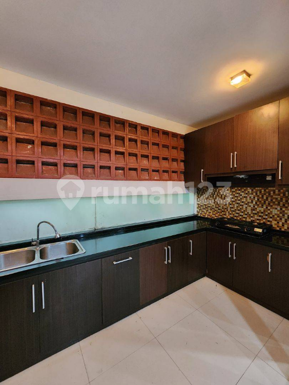 Modern 3-Bedroom House with Pool in Cilandak