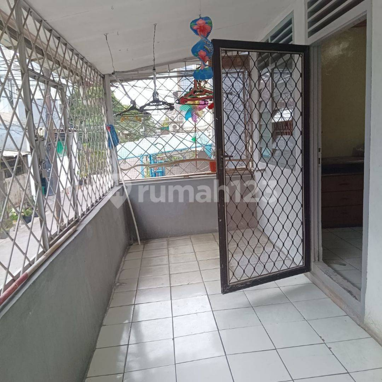 6x13m House in Jelambar with 3 Bedrooms