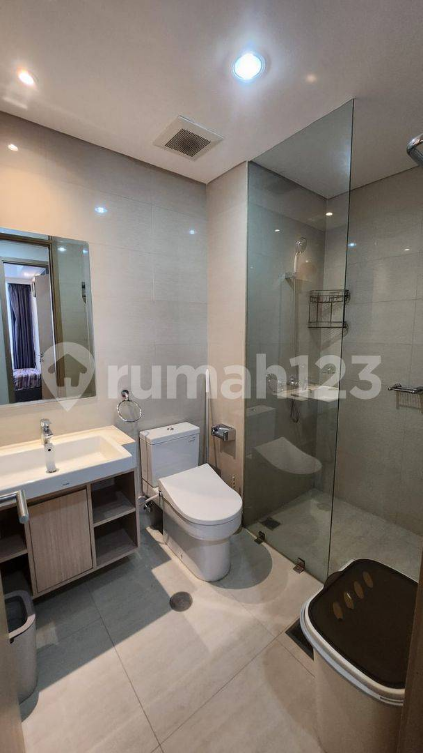 Modern 3-Bed Furnished Apartment with City Views