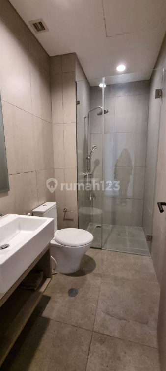 Semi-furnished Apartment Near MRT Fatmawati with City View