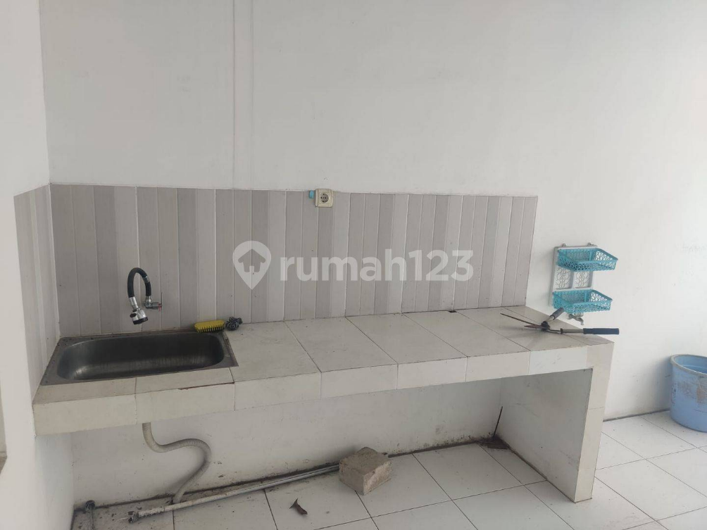 2-Bedroom House with Carport in Taman Holis