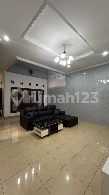 Modern 4-bedroom house with designer interior