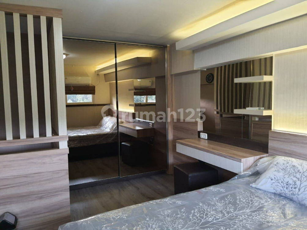 Furnished Loft Apartment with Balcony View