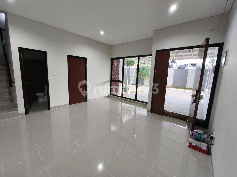 Modern 4-Bedroom Townhouse with Spacious Layout