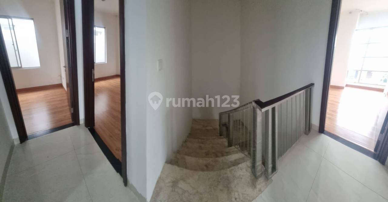 Modern 3-Bedroom House in Golf Island