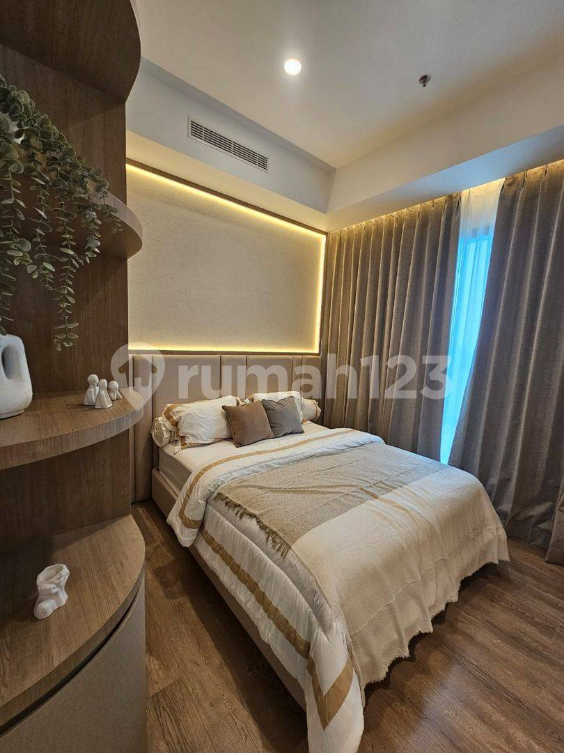 Luxurious 3-Bedroom High-Floor Apartment with City Views