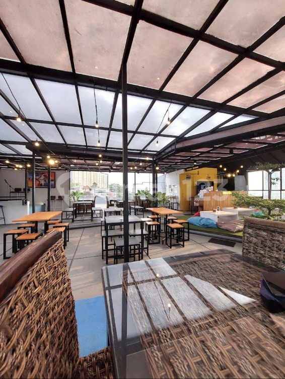 Spacious Rooftop Cafe Space with Kitchen Facilities
