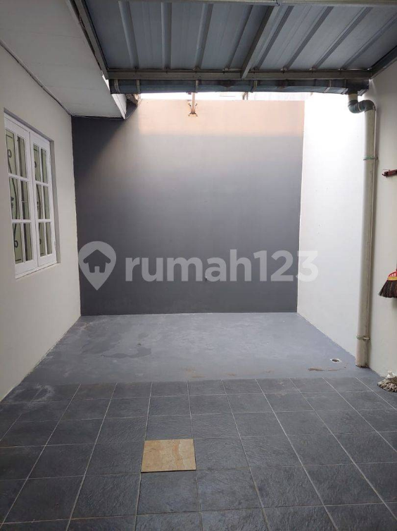 Spacious 4-Bedroom House with Garden in Cibubur