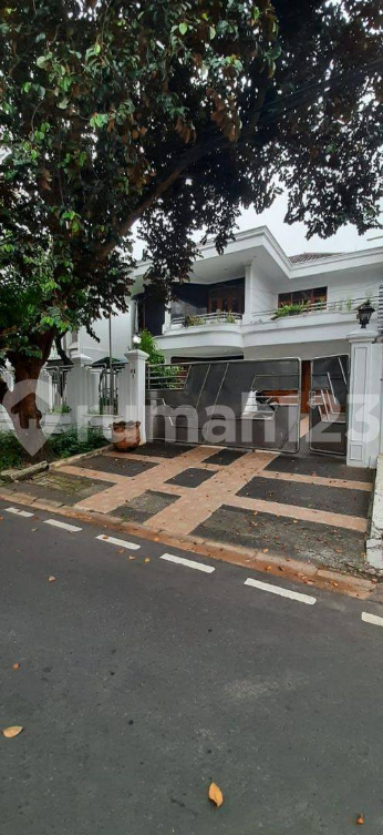 Luxurious Two-Story House with 4 Bedrooms
