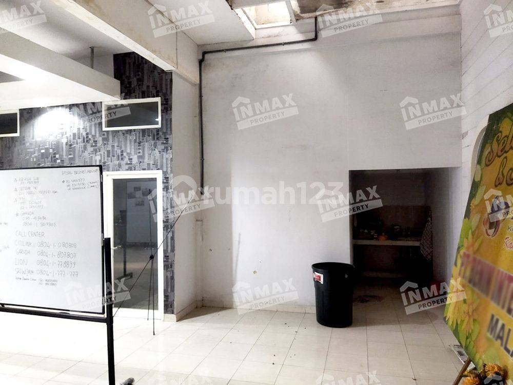 Spacious 2-Story Commercial Building in Blimbing Malang