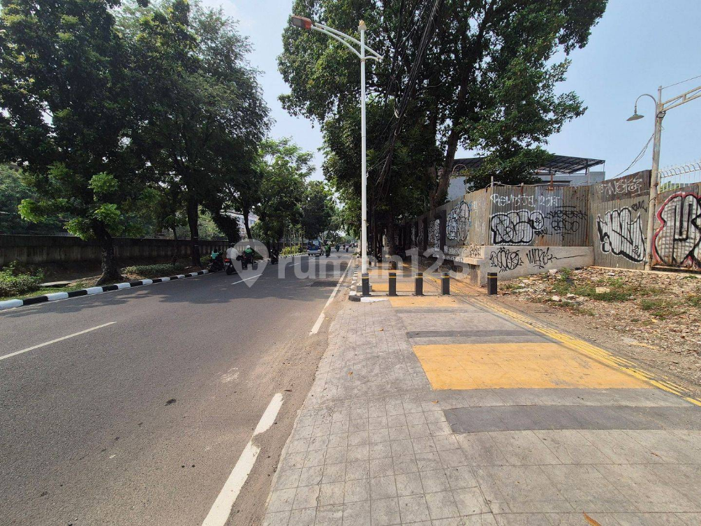 Strategic Commercial Space Near Local Landmarks