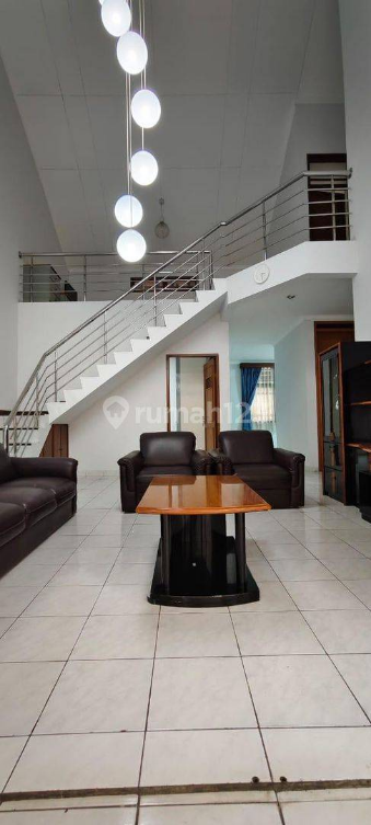 Spacious 6-Bedroom House Near Pasteur Toll Gate