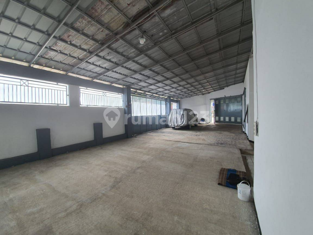 Spacious apartment with parking in residential area