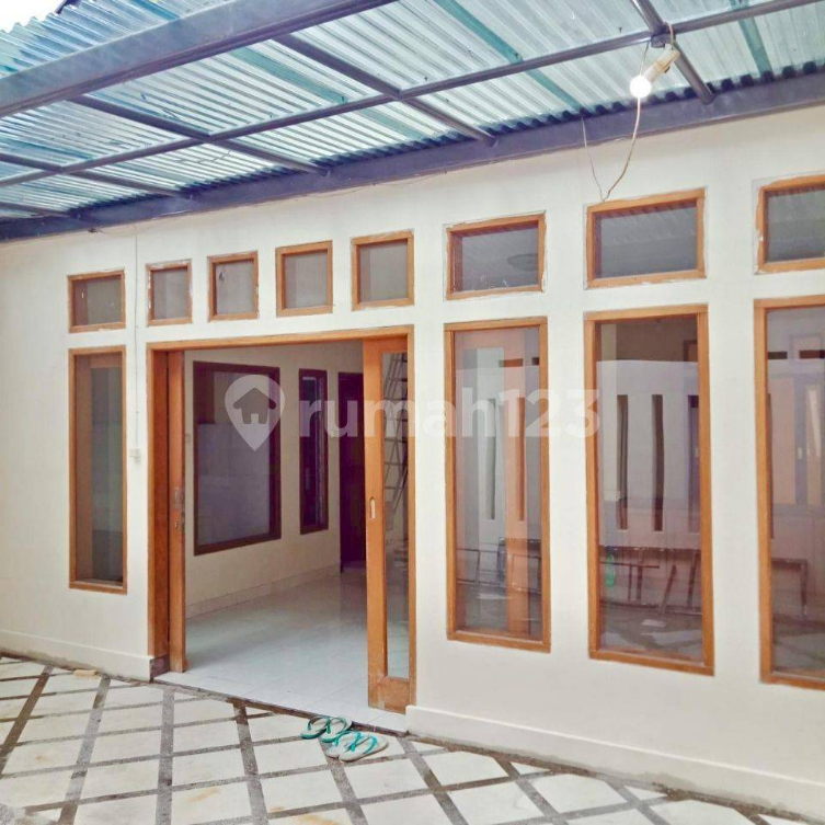 Spacious 3-Bedroom House with Large Carport Hegarmanah