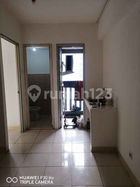 Modern apartment with pool view in Pluit