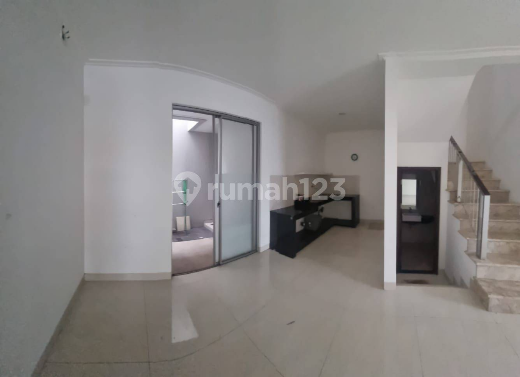 Modern 3-Bedroom House in Golf Island