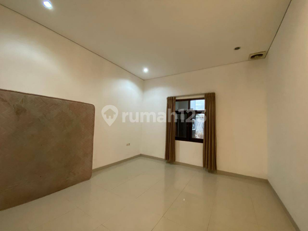 Tropical 2-Story House in Kebayoran Baru