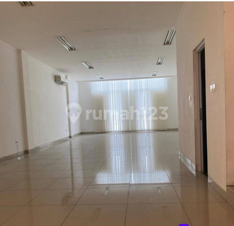 Spacious 4-Floor Commercial Shophouse Near Schools