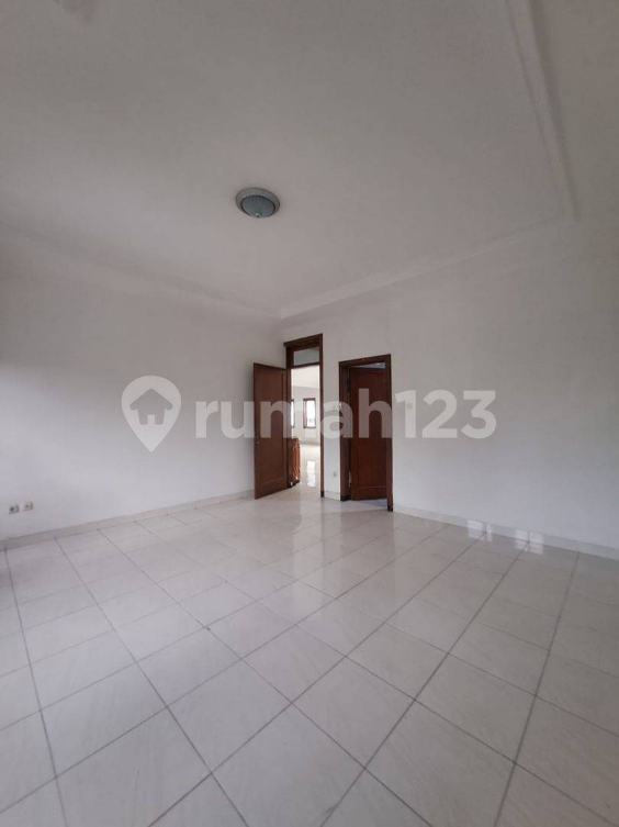 Large 3-Story House with Garage in Kayu Putih