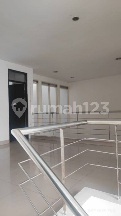 Spacious Two-Story House with Four Bedrooms