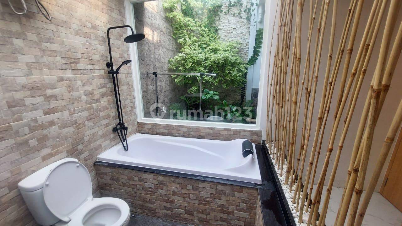 Modern House Near Undip with Premium Amenities