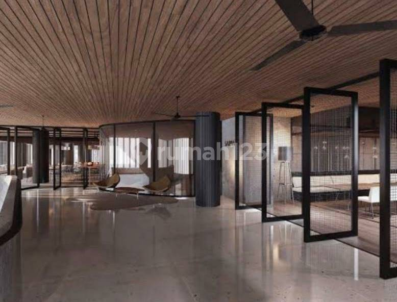 Modern Apartment with Pool Near Amenities