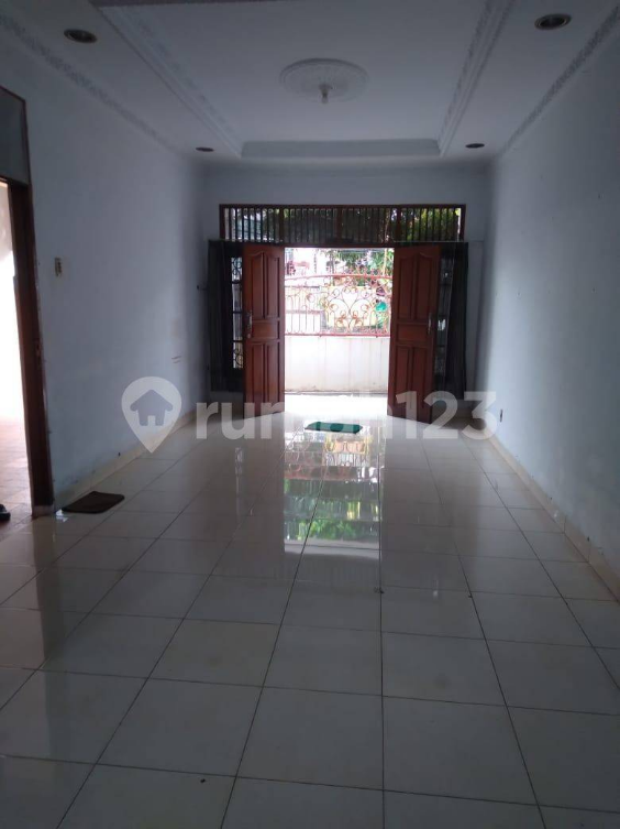 Spacious House Near TB Simatupang with Garden